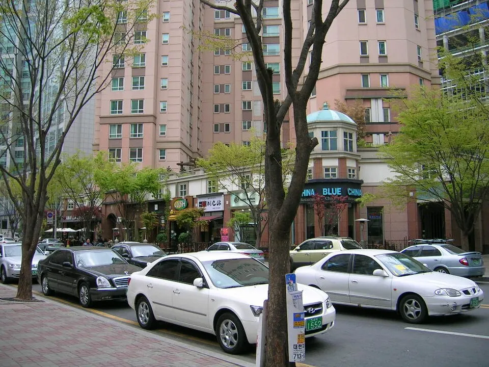 정자동의 기존 가로와 주거 건물