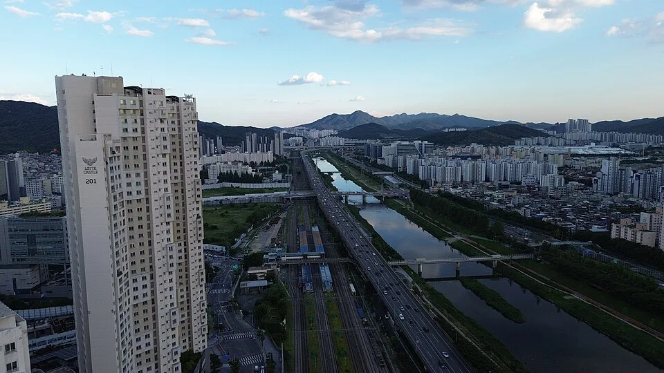 서울 안양천의 하천과 산책 공간