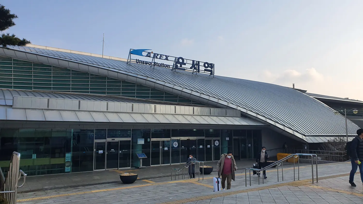 공항철도 운서역 정면. 2022년 2월 19일 촬영.