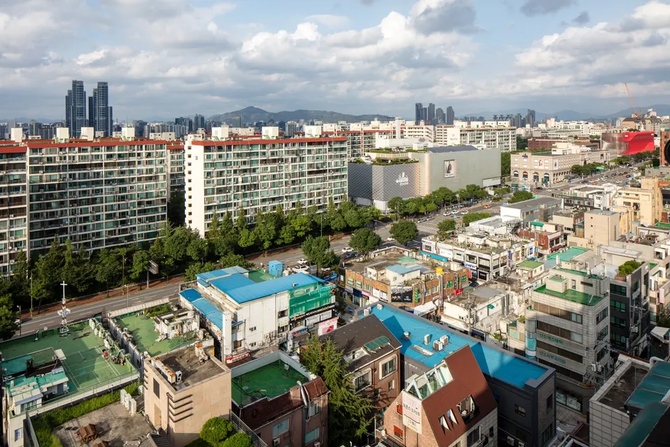 2020년 9월 압구정로와 한양아파트 주거군을 함께 담은 전경