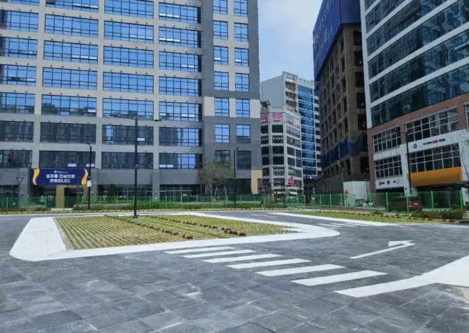 2025년 경기도가 공개한 고양 향동 공영주차장과 주변 건물