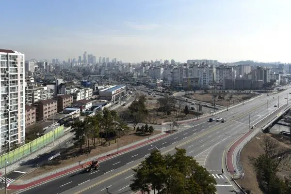 2015년 금강아파트 옥상에서 본 신월 일대 경인고속도로와 주거지