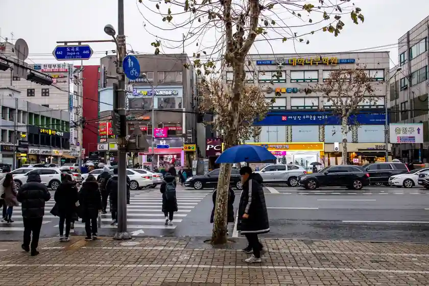 2019년 12월 21일 대치동 도곡로 학원가 교차로와 횡단보도.