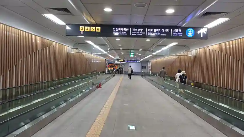 2026년 7월 30일 마곡나루역 환승통로.