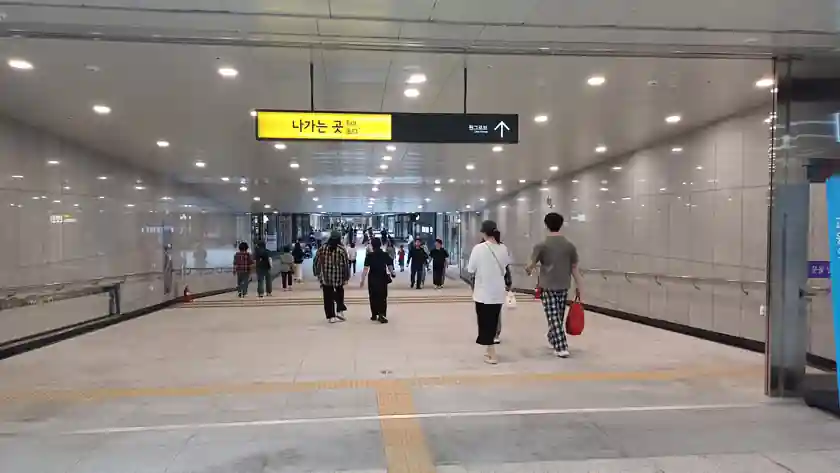 2025년 6월 3일 마곡역 원그로브 출구 통로