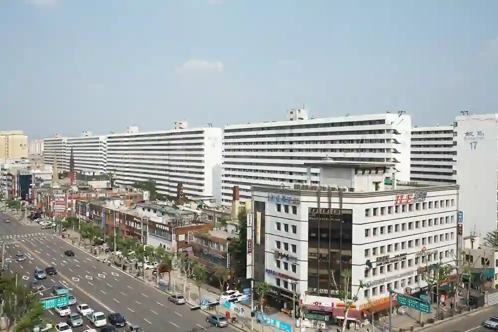 2010년 6월 은마아파트 15·16·17동 외관과 도곡로 상가