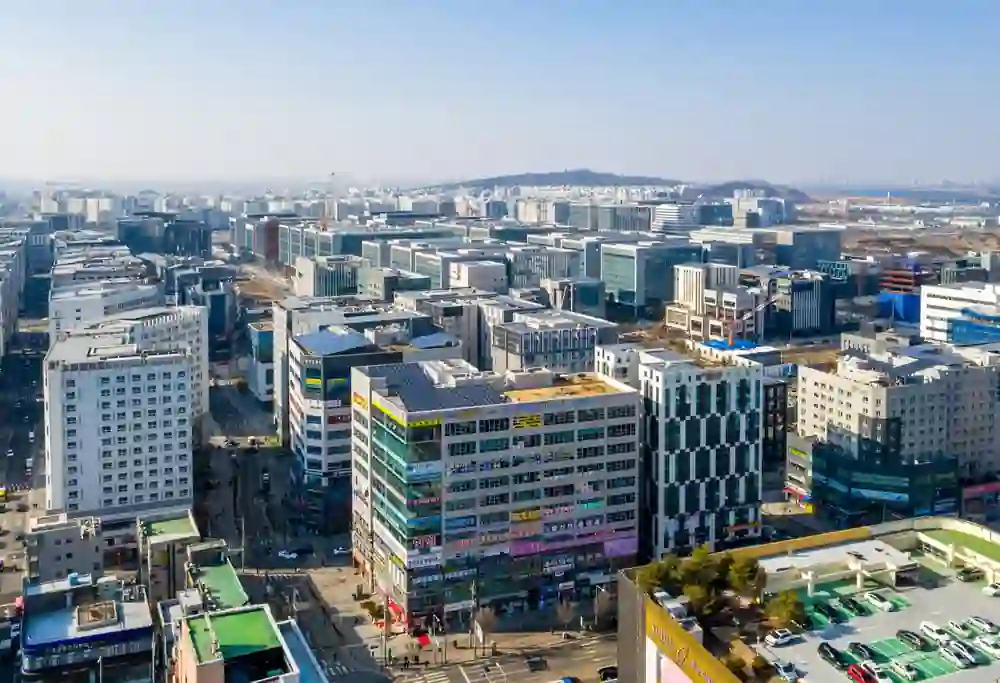2020년 2월 우성에스비타워와 강서로 뒤로 펼쳐진 마곡 업무지구